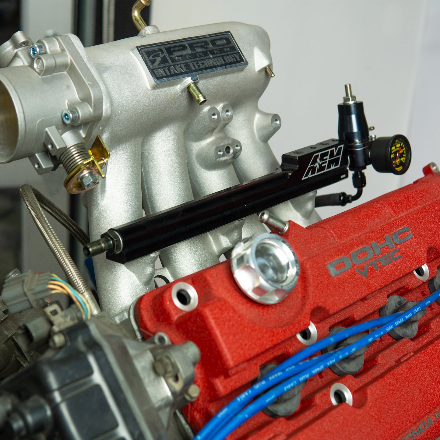AEM Fuel Rail / Regulator / Fuel Return Line / Gauge Package for Honda B Series / EG / EK / DC / EF